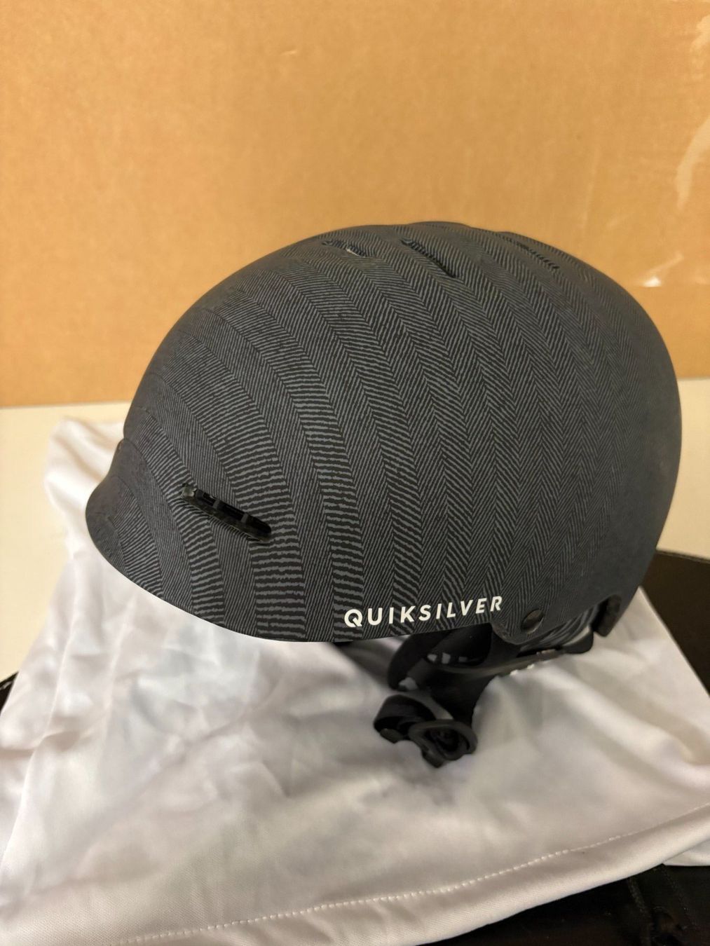Helme: Snowboardhelm Quicksilver – Gebraucht aus Oberbüren von Zwicki