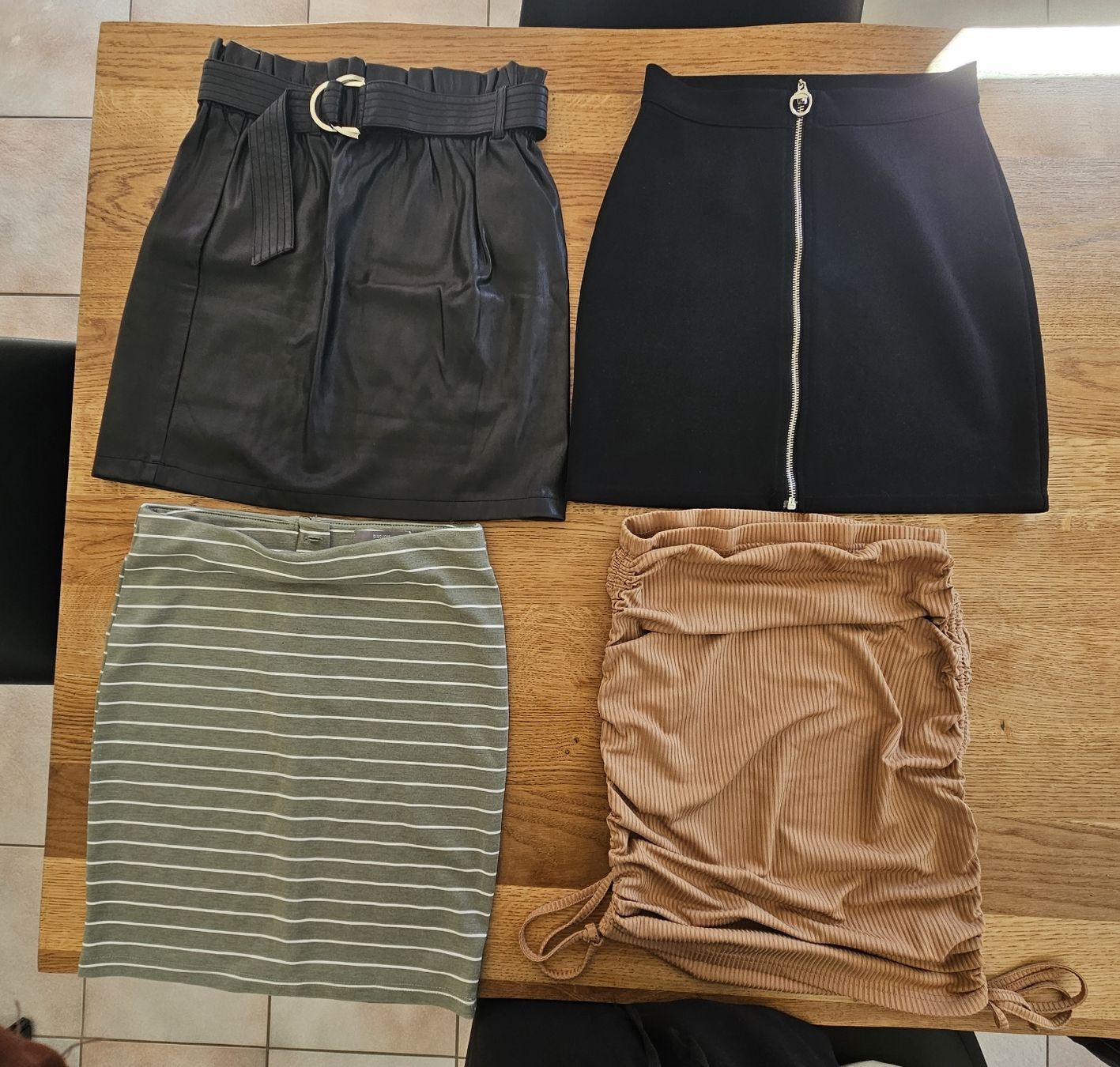 Gonne: lot de jupes taille S – Usato da Vétroz venduto da sas_yln5