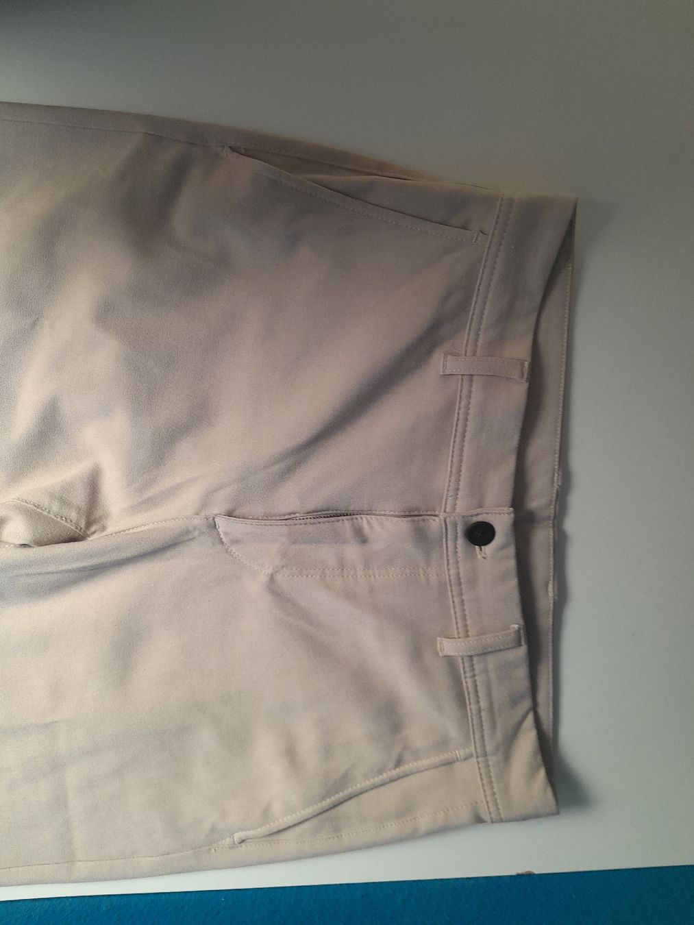 Zara Pantaloni: pantalon zara taille 38 beige/crème – Usato da Genève venduto da ang_fd8z 1