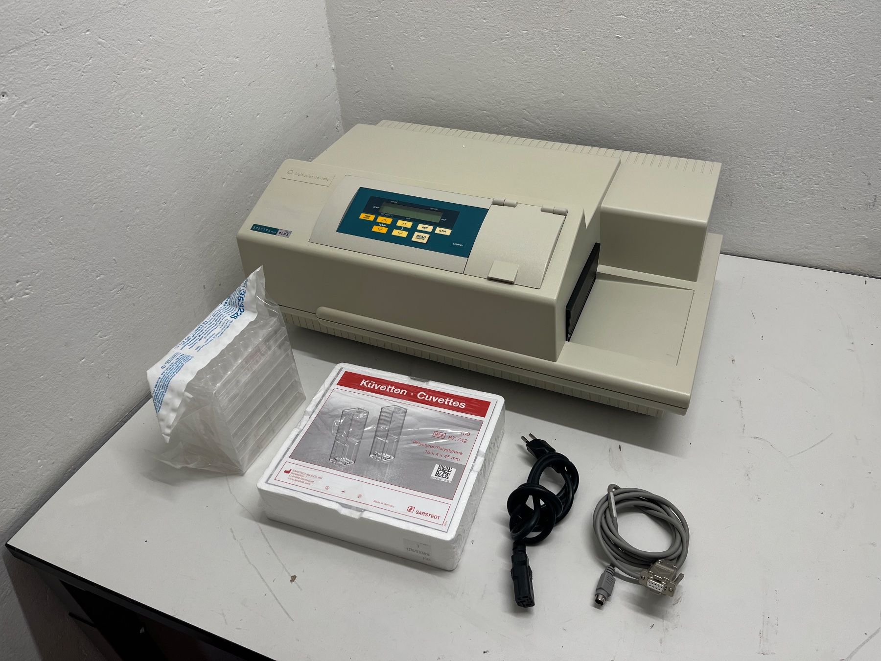 Accessori da laboratorio: Molecular Devices Spectramax 384 Plus Spectrophotometer – Usato da Niederdorf venduto da LeptonAG_Labor