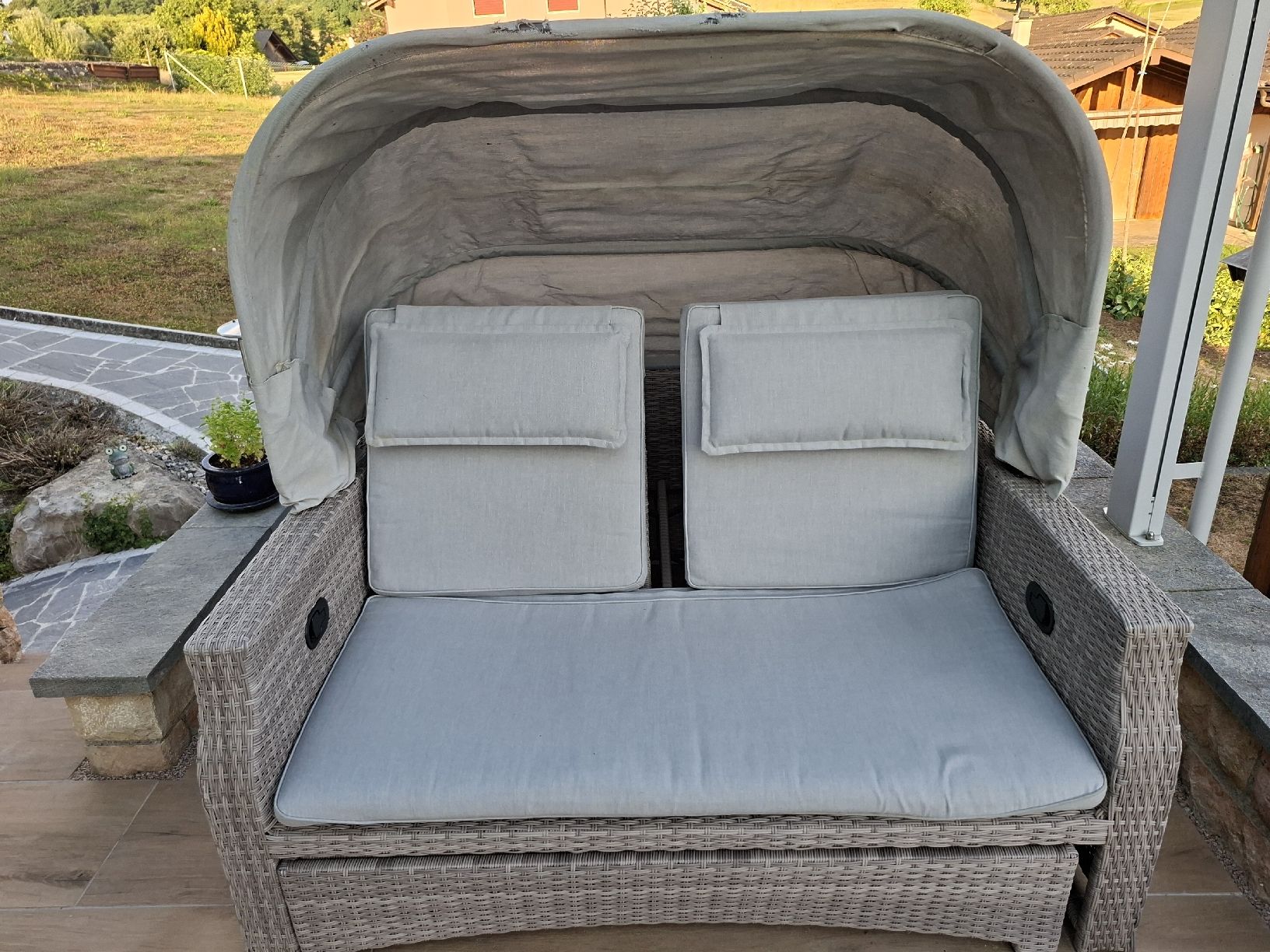 Chaises longues: Rattanliege mit Dach – D'occasion à Büsserach par Grenzstein 2