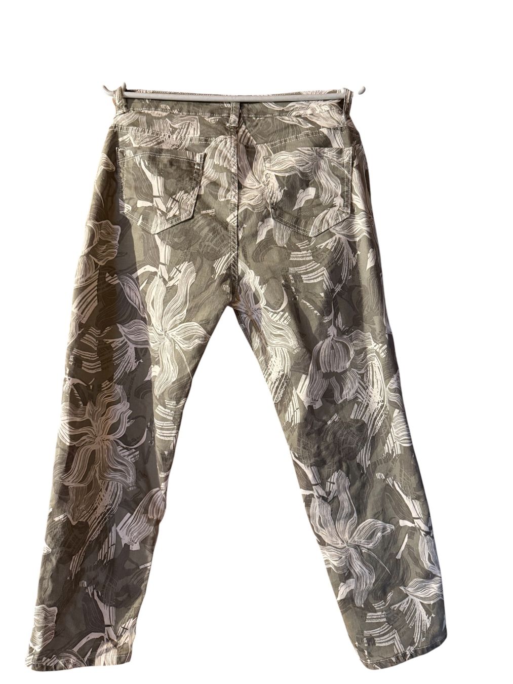 Pantaloni: Damen Jeans Hose Blumenmuster Grösse 42 – Usato da Kiental venduto da gali_72 1