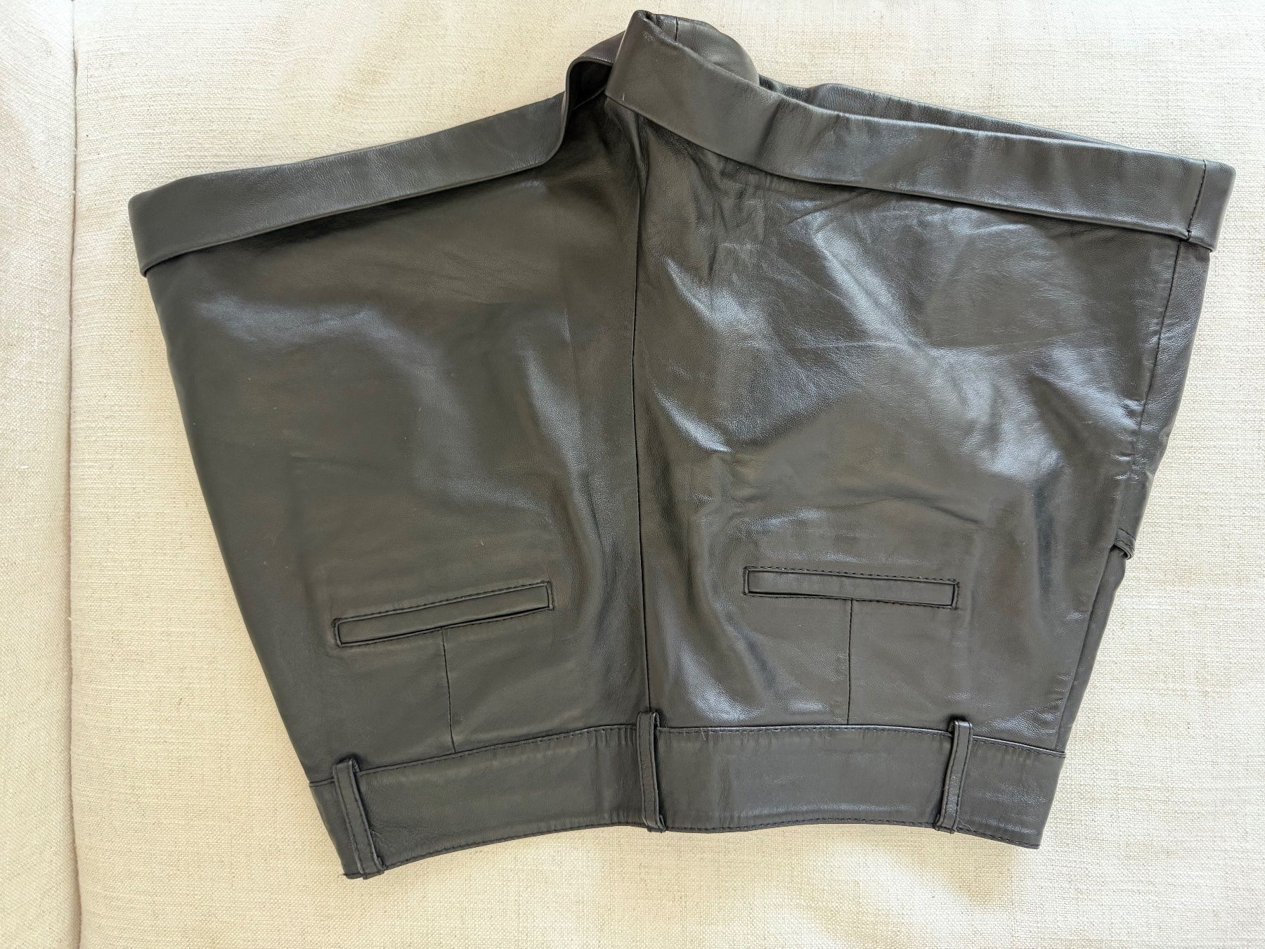 Maje Hosen: Maje Ledershorts – Gebraucht aus Zürich von isa_m8wv 1