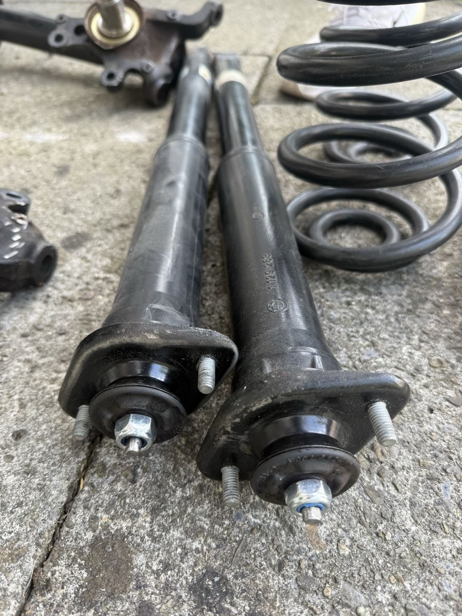 BMW Toutes les pièces auto: Originale Bmw e30 Federbeine mit Eibach Federn – D'occasion à Lachen SZ par joe_jkx8 8