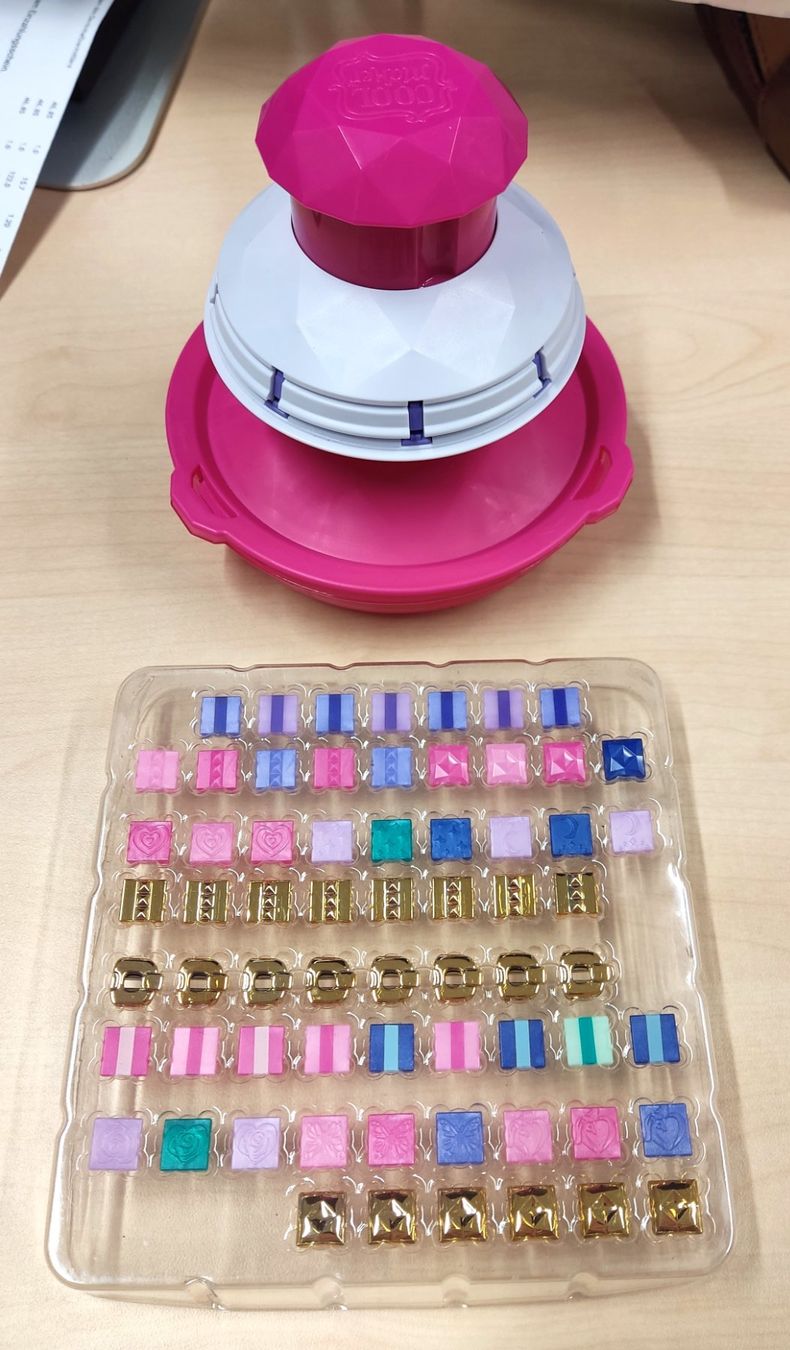 Kit bricolage: DIY Cool Maker PopStyle Armband Studios von Spin Master – Nuovo (secondo la descrizione) da Biel/Bienne venduto da AnikaNah
