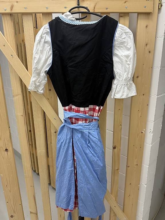Robes: Dirndl, Gr 38, rot-hellblau kariert – D'occasion à Zürich par mel_v8qp 2