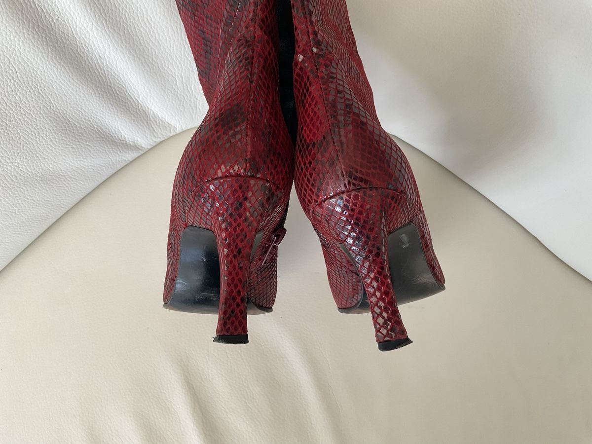 Stuart Weitzman Damenschuhe: Stuart Weitzman Stiefeletten rot in Grösse 38 – Gebraucht aus Mariastein von u_n_6s5w 4