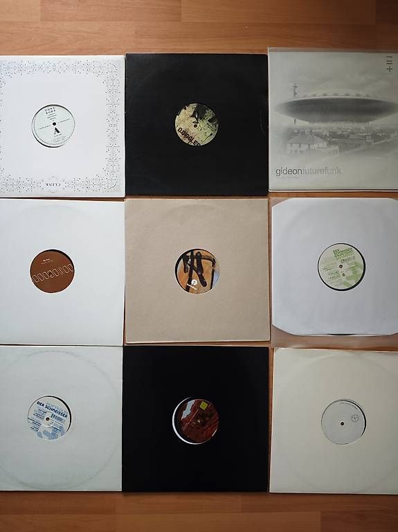 Dischi in vinile: 18 x Vinyl Minimal/ Minimal Techno / Dub Techno – Usato da Sitterdorf venduto da RabattRambo 2