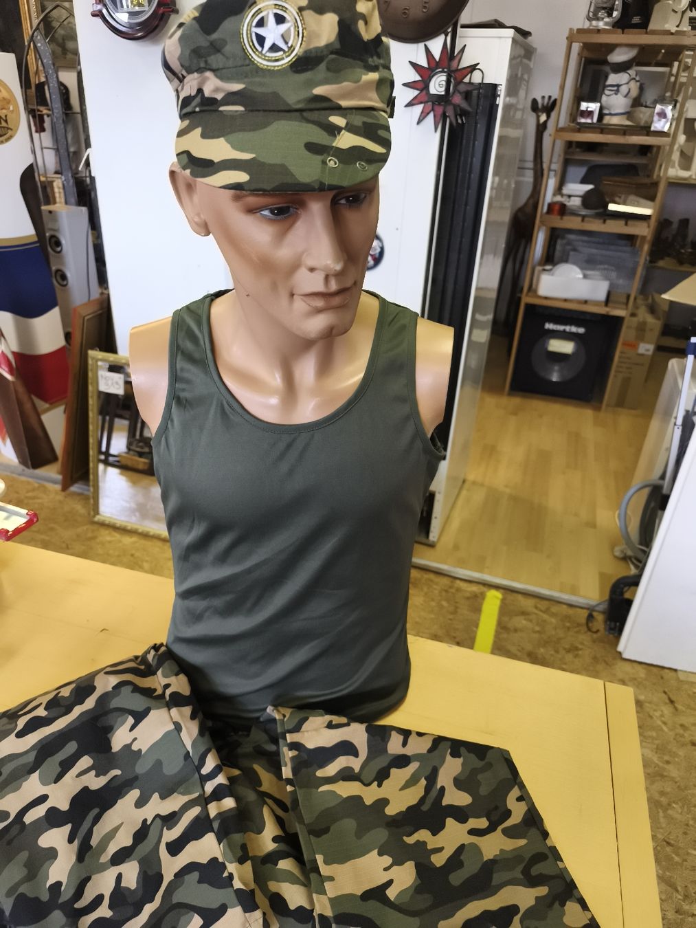 Hosen: Set Originale Uniformen Unisex.(A2) – Neu (gemäss Beschreibung) aus Künten von Schnaepplihuus