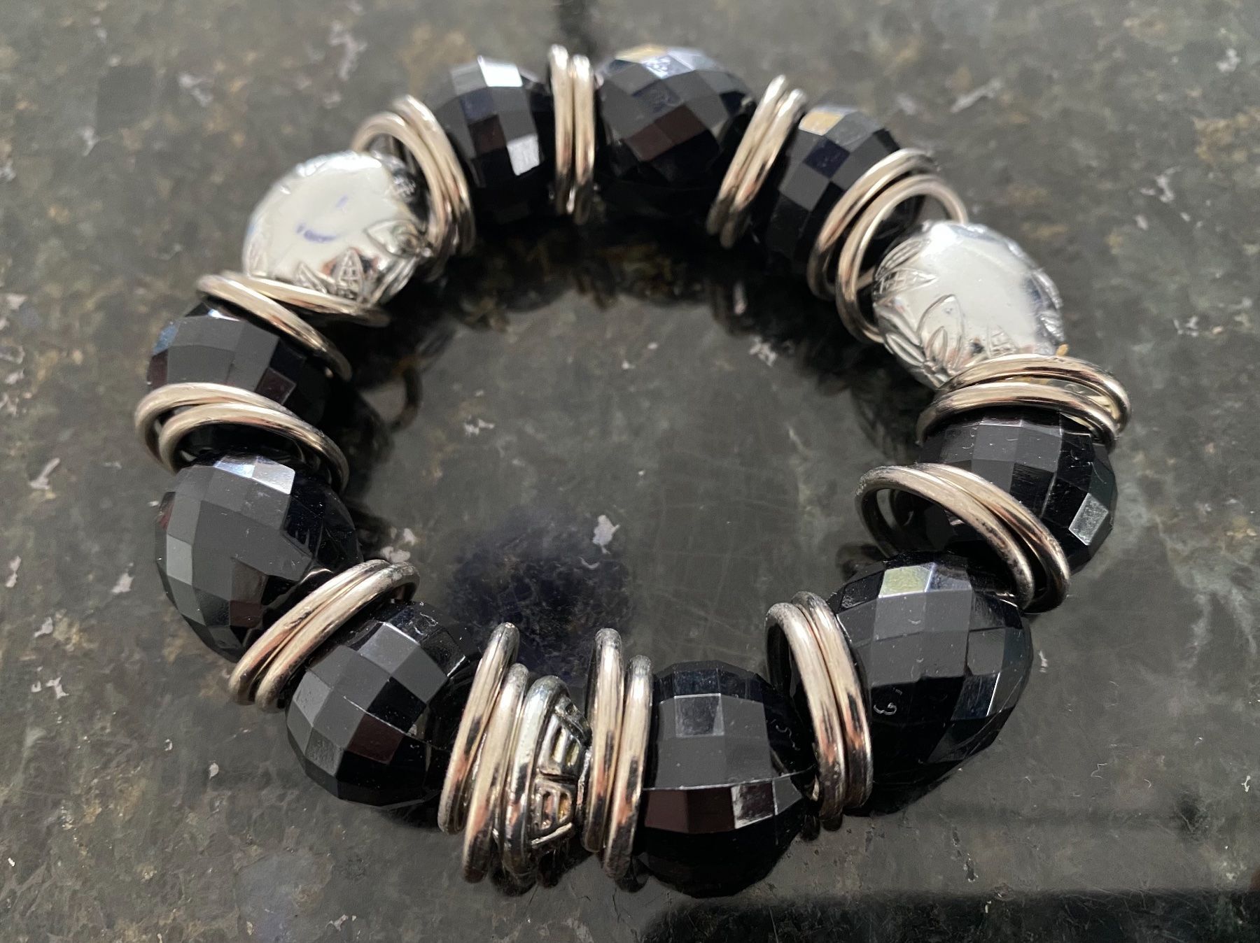 Bracciali & Braccialetti: Armband mit grossen Schmuckperlen – Usato da Zollikon venduto da Krenapf