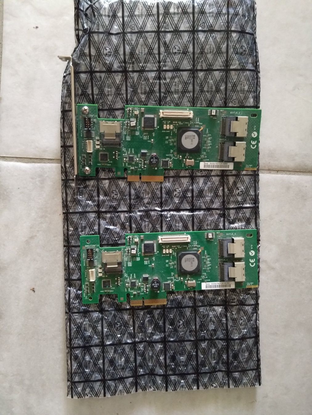 Unità & Adattatore: 2x Cartes Expender SAS/1SATA 2 – Usato da Begnins venduto da Bazar_Digital
