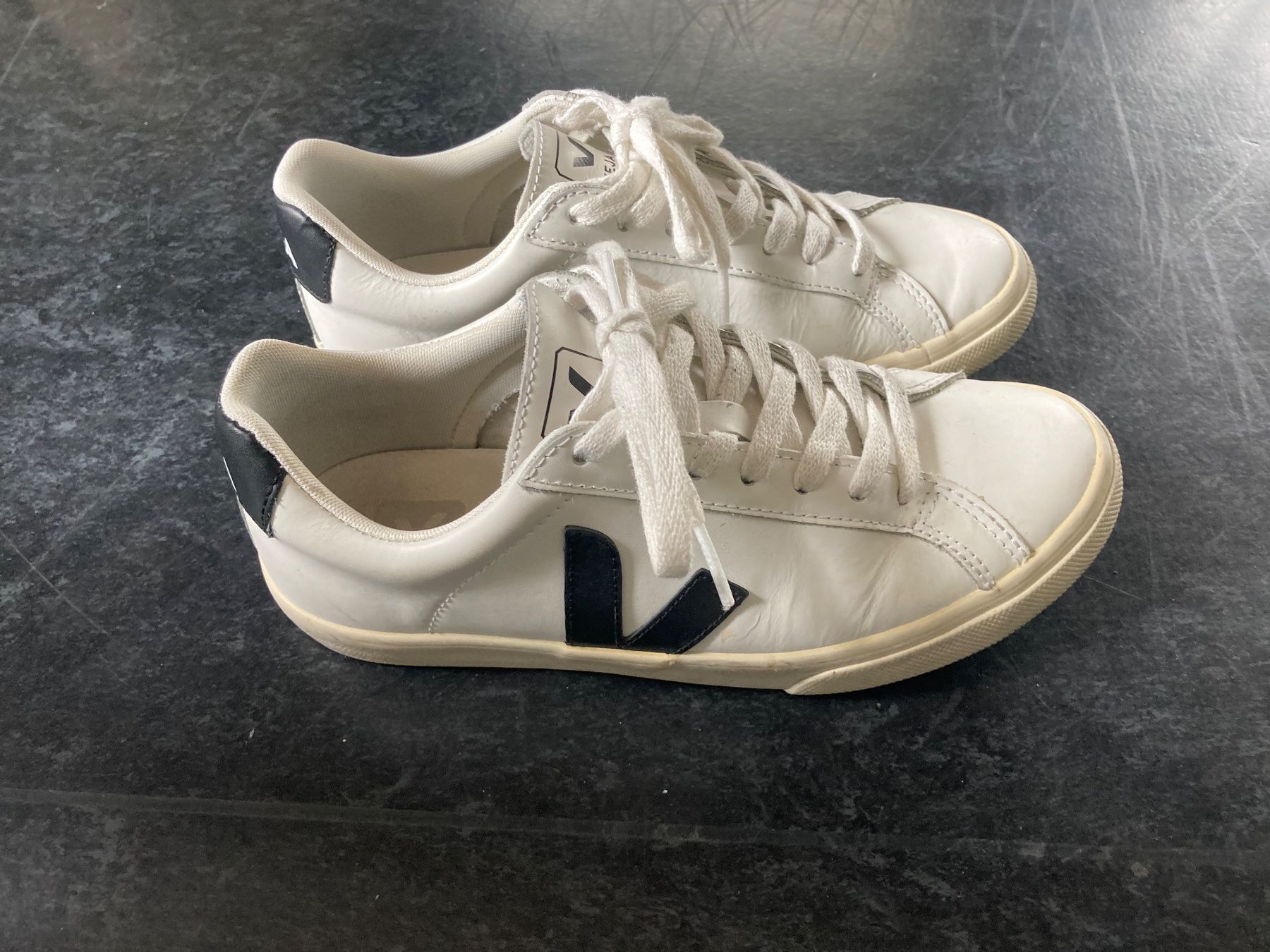 Veja Scarpe da donna: Veja Sneakers – Usato da Bern venduto da stella.marina