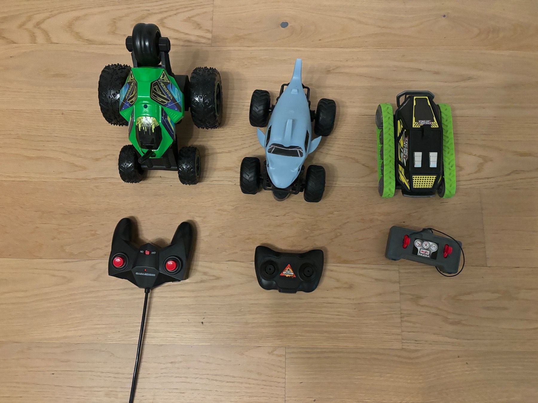 Giocattoli: 3 Remote-controlled Cars mit Batterien – Usato da Zürich venduto da pisamun