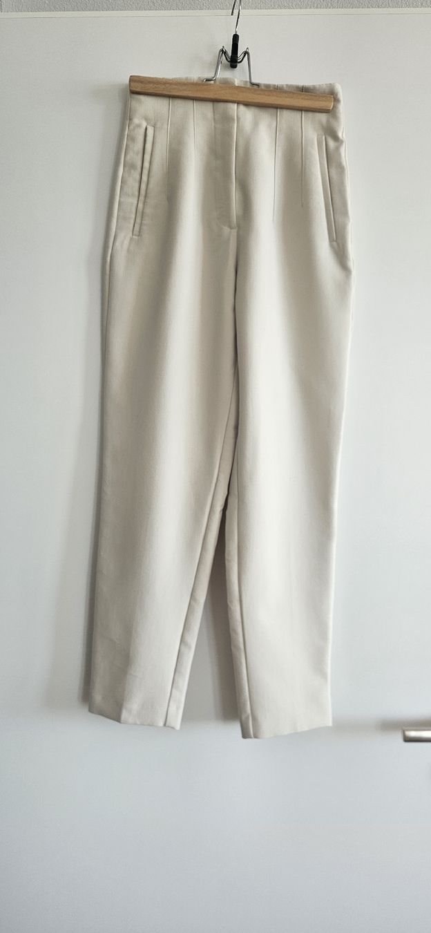 Zara Pantalons: Zara High-waisted pants - XS – D'occasion à Horgen par SA_MOE00 1