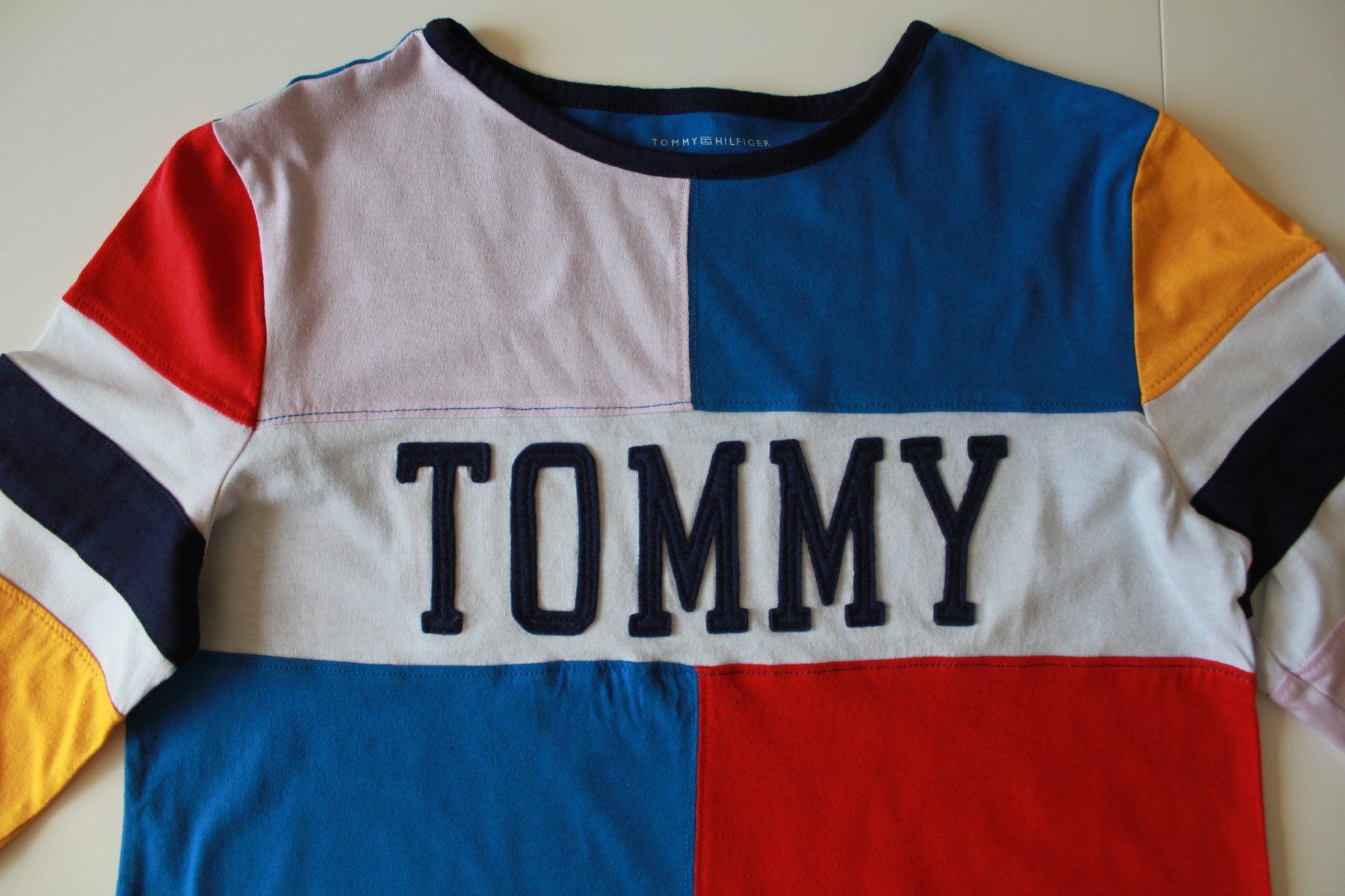 Tommy Hilfiger Camicette, T-shirt & Top: Tommy Hilfiger tee manches longues t.16 – Usato da Peseux venduto da Gilloss 2