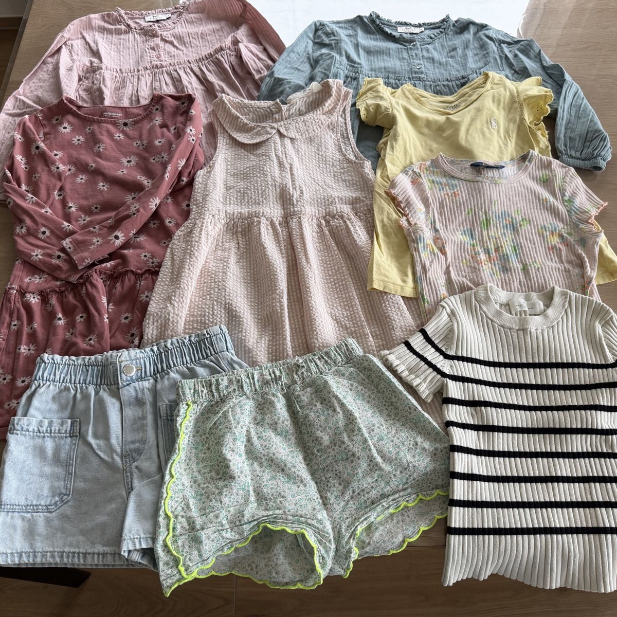 Lotti & Set di vestiti: Kleiderpaket Mädchen Gr.122/128 – Usato da Oberhofen TG venduto da Solano84