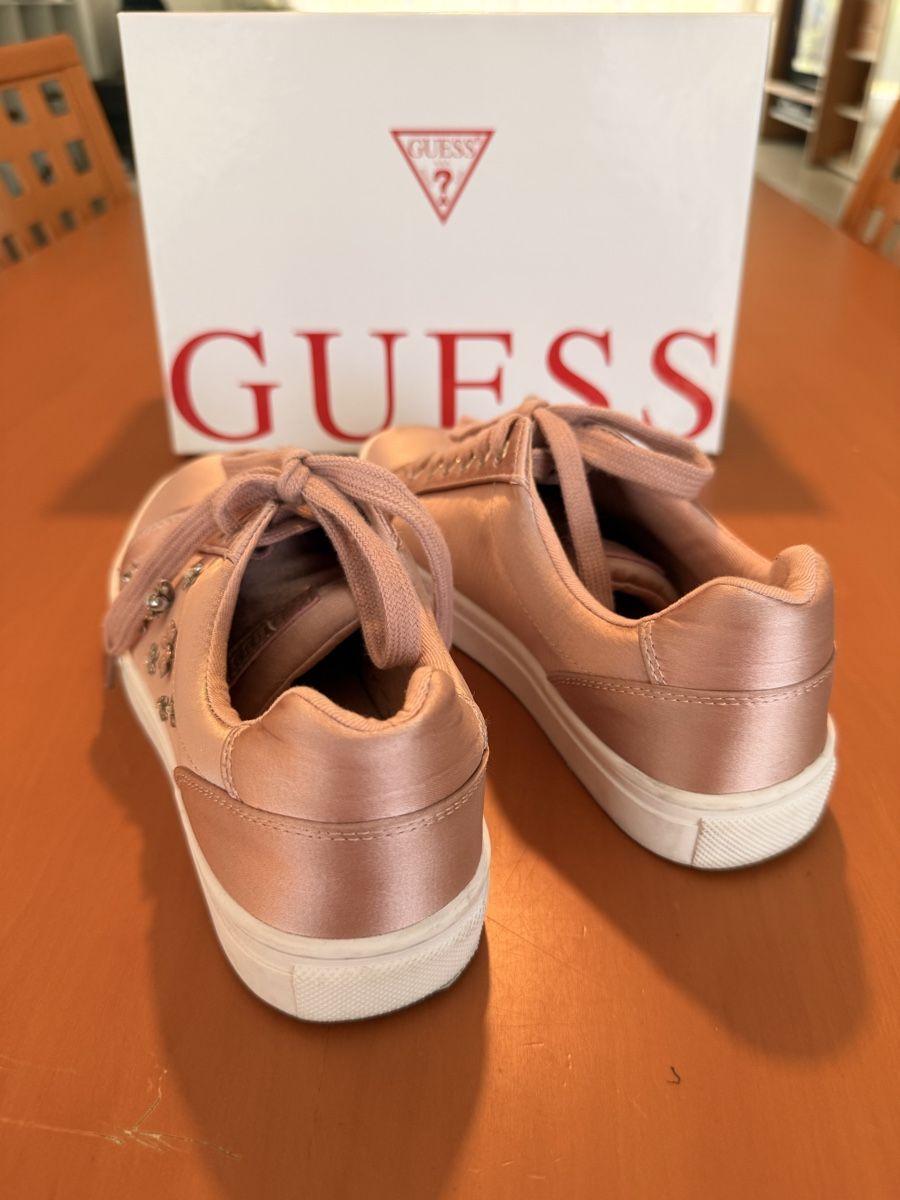 Guess Scarpe da donna: Guess Damenschuhe Gr. 38 Rosa Seide  – Usato da Wädenswil venduto da stg_9zfm 3