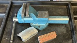 Schraubstock 100mm Backenbreite mit Schonbacken