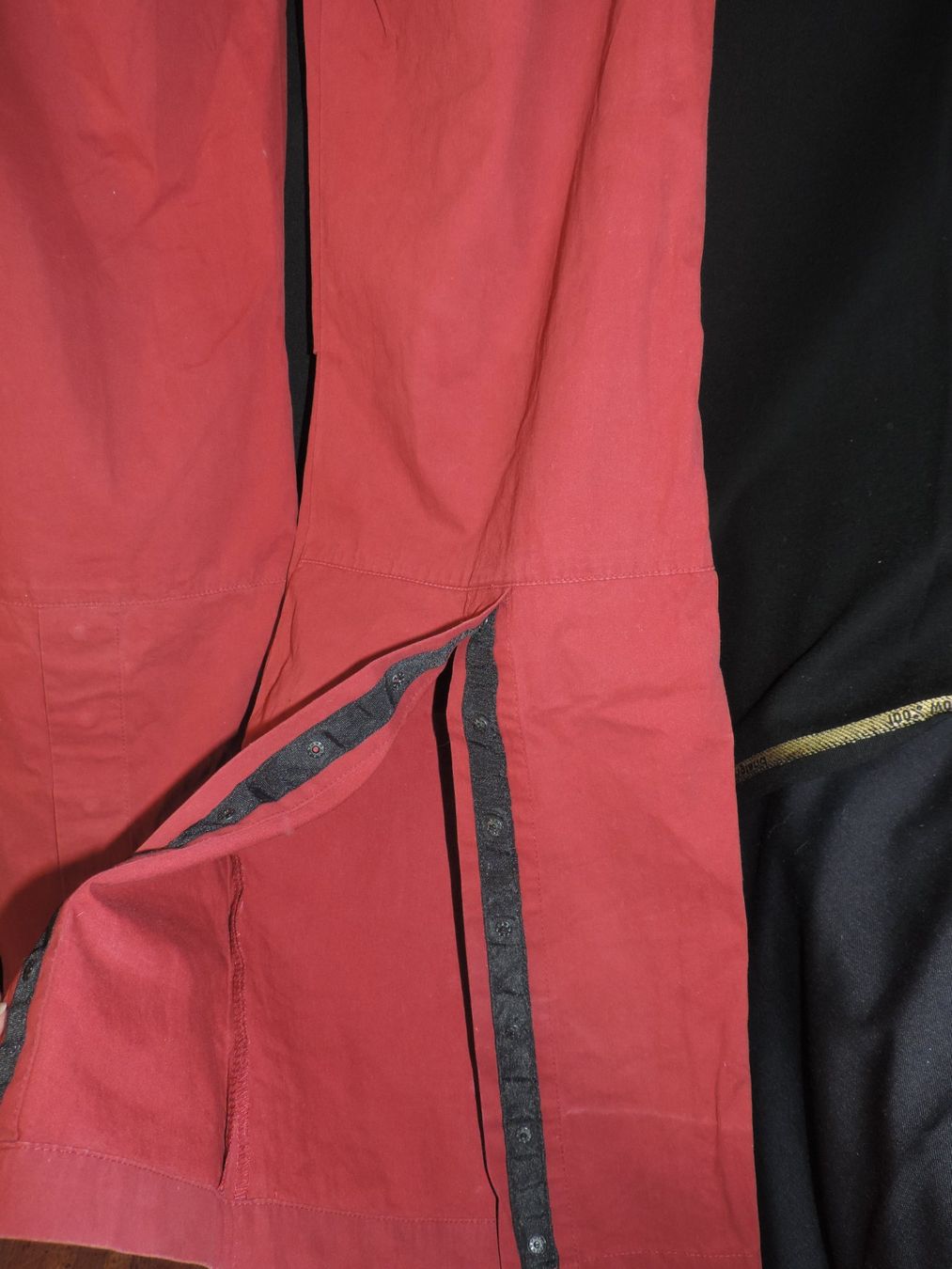 Pantaloni: pantalon droit rouge bordeaux – Usato da Genève venduto da Axelle333 9