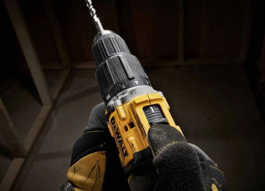 Dewalt Trapani: DeWALT 18V Akkuschrauber DCD100NT ohne Akku – Nuovo e nell'imballaggio originale da Jegenstorf venduto da Bracher_Mail-House 2