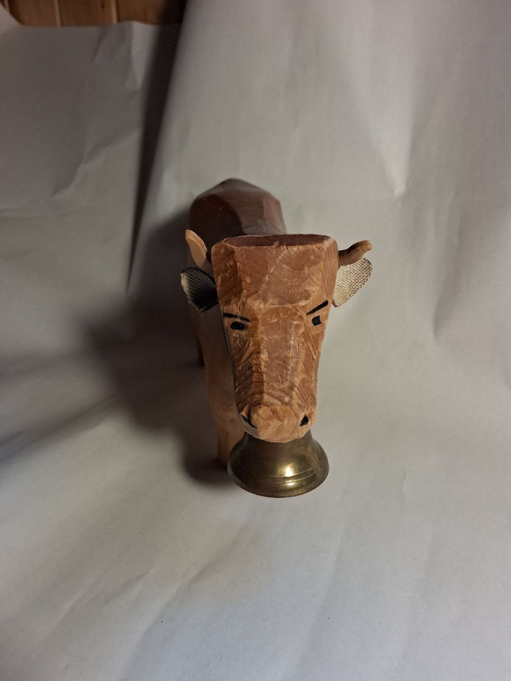 Figurines: Holzkuh mit Glocke  – D'occasion à Schwellbrunn par corluk 3