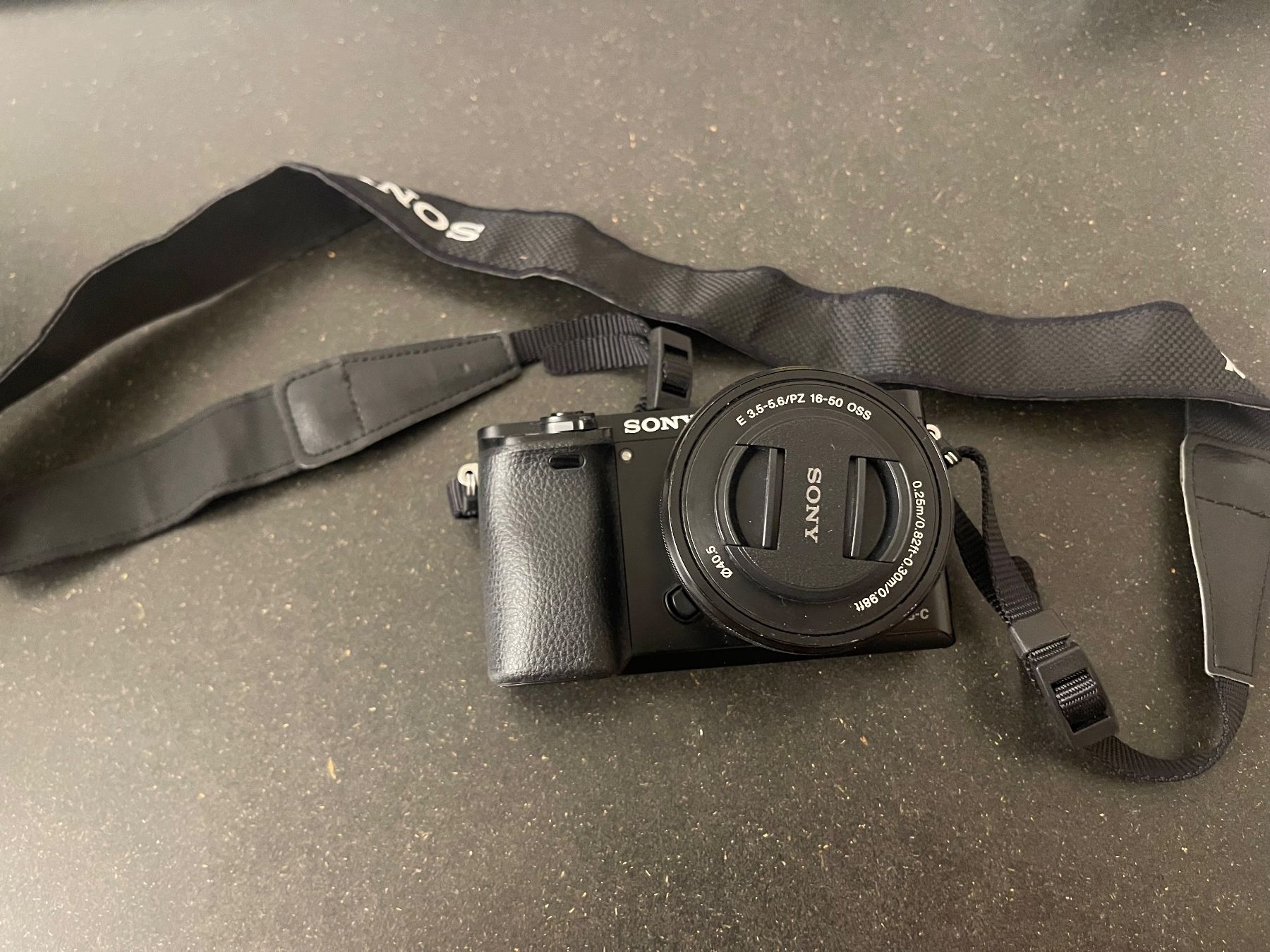 Sony Fotocamera: Sony Alpha a6000 – Usato da Basel venduto da Feidishiz