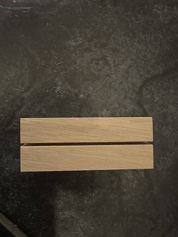 Supporti a parete: Tischkartenhalter Holz – Usato da Schwanden Sigrisw venduto da NinaT