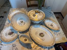 Service 44 pièces en porcelaine véritable peinture Fragonard