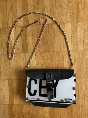 Upcycling Design-Tasche aus Nummernschild – Unikat 25×20