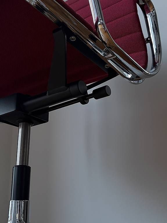 Vitra Chaises: Vitra Eames Chair EA117 – D'occasion à Zürich par pau_7n7n 3