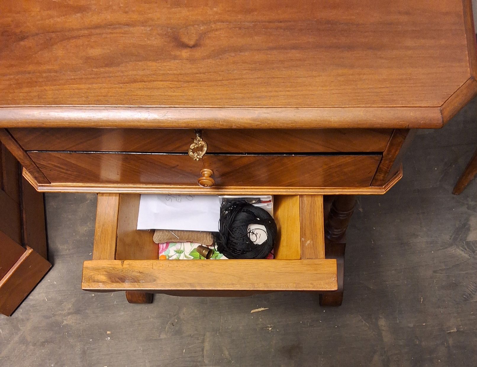 Cassettiere: Nähschränkchen, gefüllt mit Nähmaterial – Nuovo (secondo la descrizione) da zofingen venduto da Blume14 6