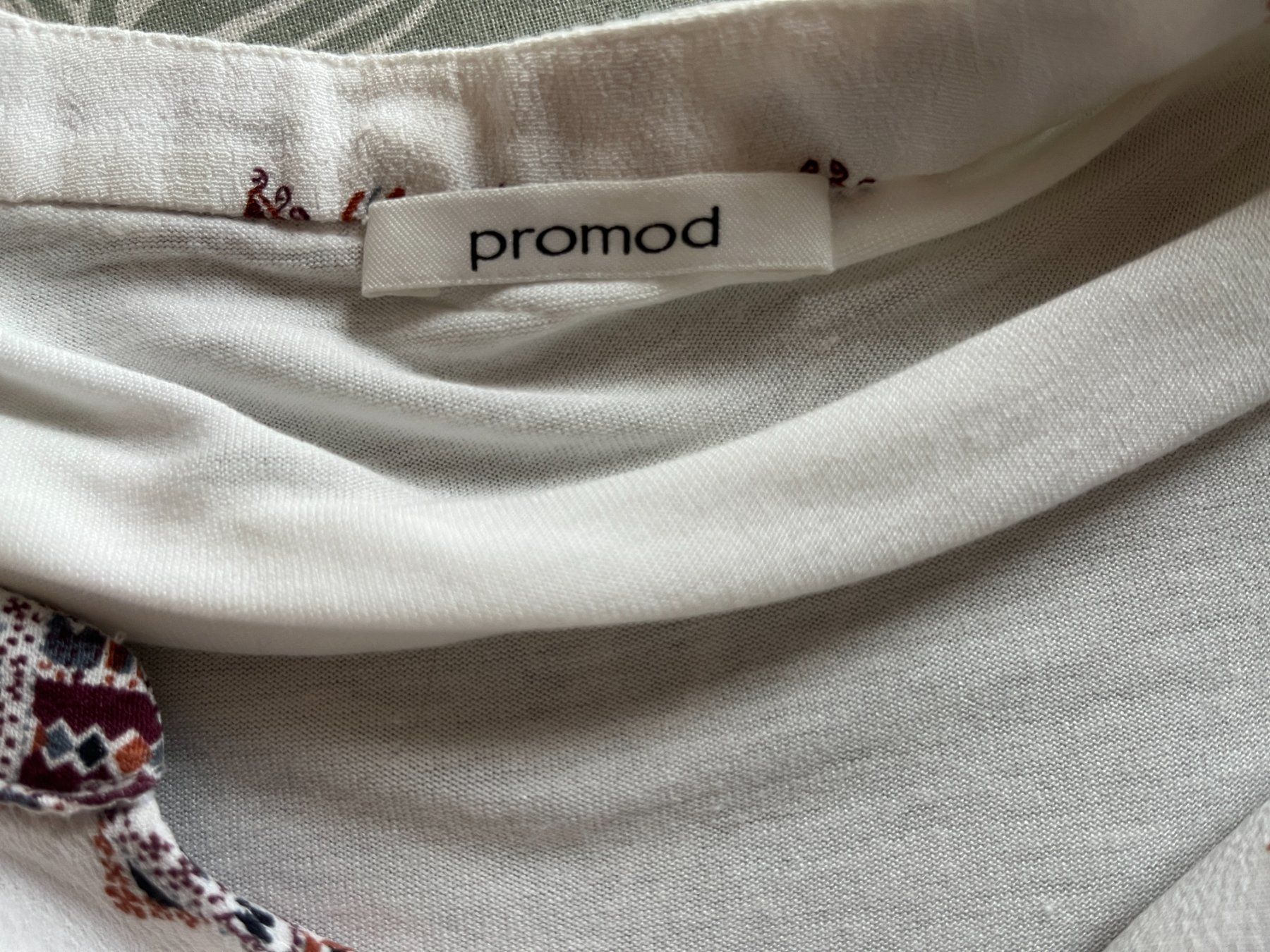 Promod T-shirt: T-shirt PERU de Promod – Usato da Seiry venduto da vanille08 5