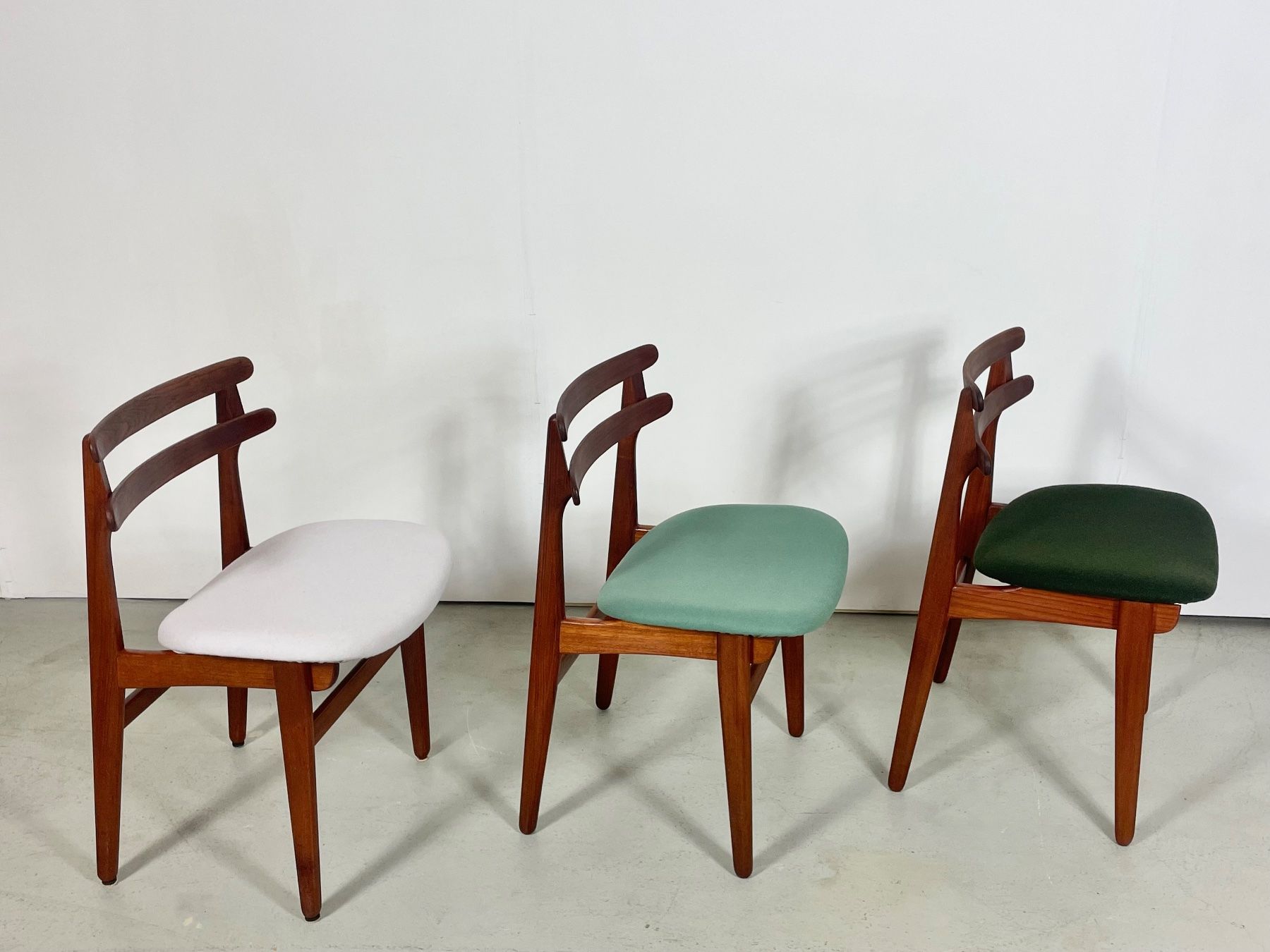Sedie: 3x dänische Teak Stühle restauriert – Usato da Basel venduto da MidMod20C 1