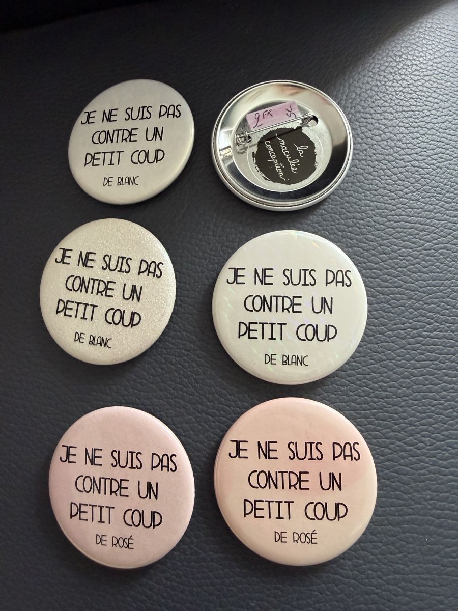 Plaketten & Abzeichen: Badges de la créatrice La maculée conception – Neu und originalverpackt aus Dombresson von feline_ne 1