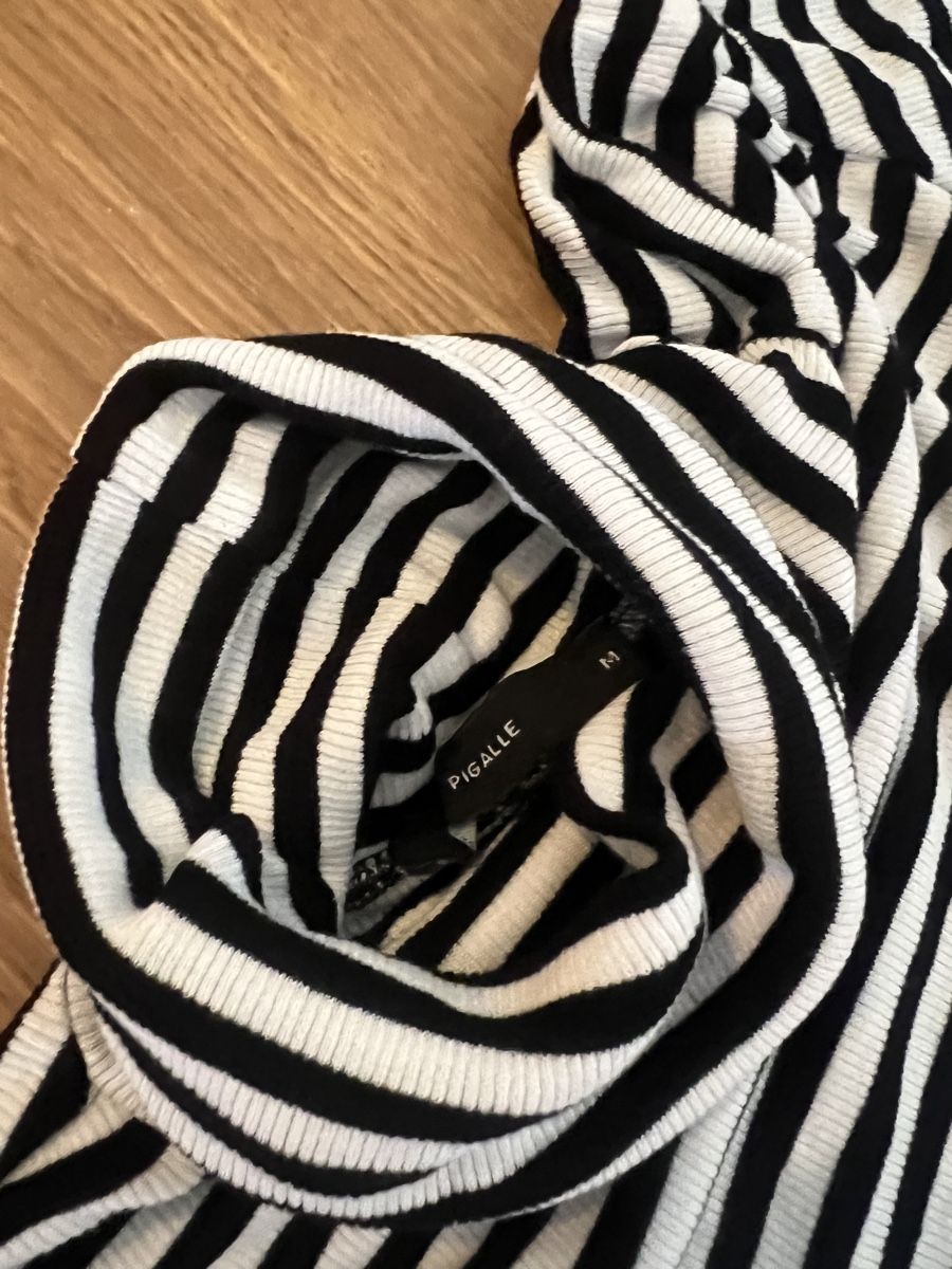 T-shirt: Langarm Rollkragenshirt schwarz-weiss gestreift, Gr. M – Usato da Herzogenbuchsee venduto da jenny.24.01 1