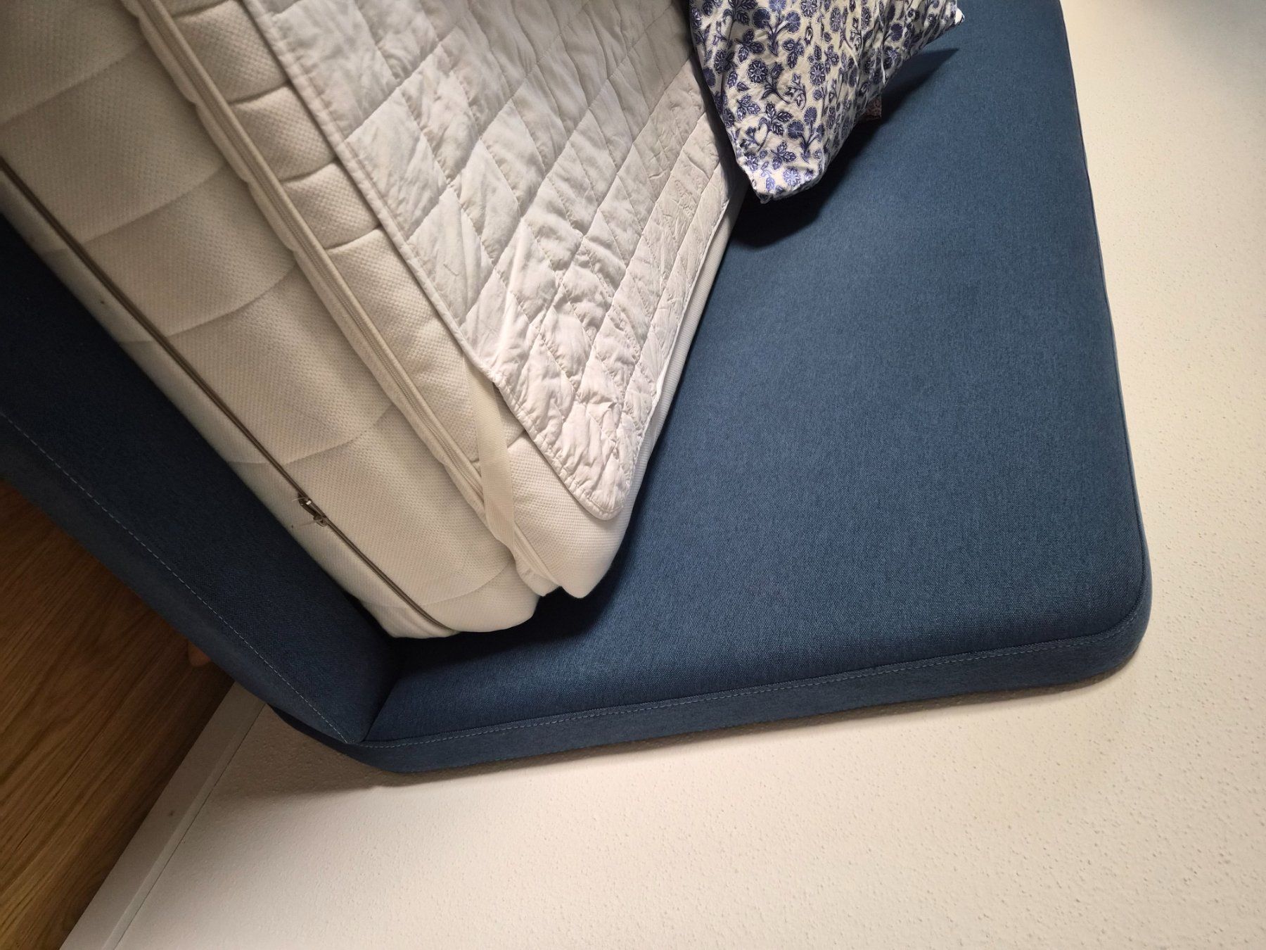 Maisons du monde Letti: Blue bed frame 160x200 cm good condition with mattress – Usato da Maur venduto da Sofi___ 1