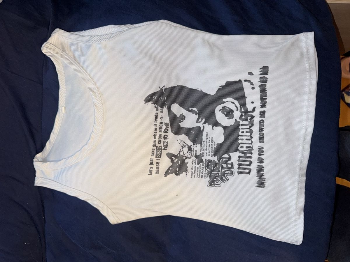Top: White Punk Graphic Tank Top Y2K – Usato da Zofingen venduto da cva_w7vn