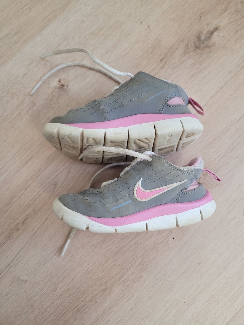 Nike Scarpe per ragazze: Turnschuh Nike Gr. 23.5 – Usato da Lupsingen venduto da sta_wgg5 2