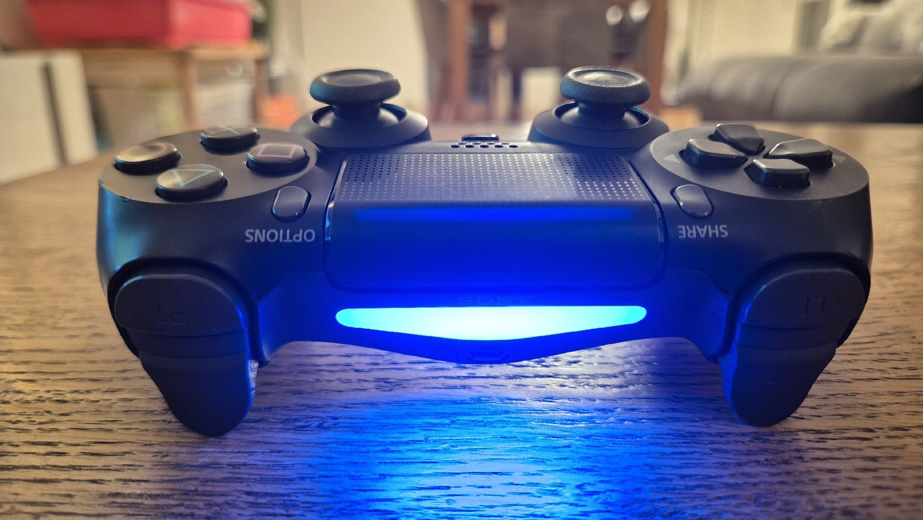 Sony Controller: Original Sony PS4 DualShock 4 V2 Controller Schwarz – Gebraucht aus Au SG von KonsoleWerk 1
