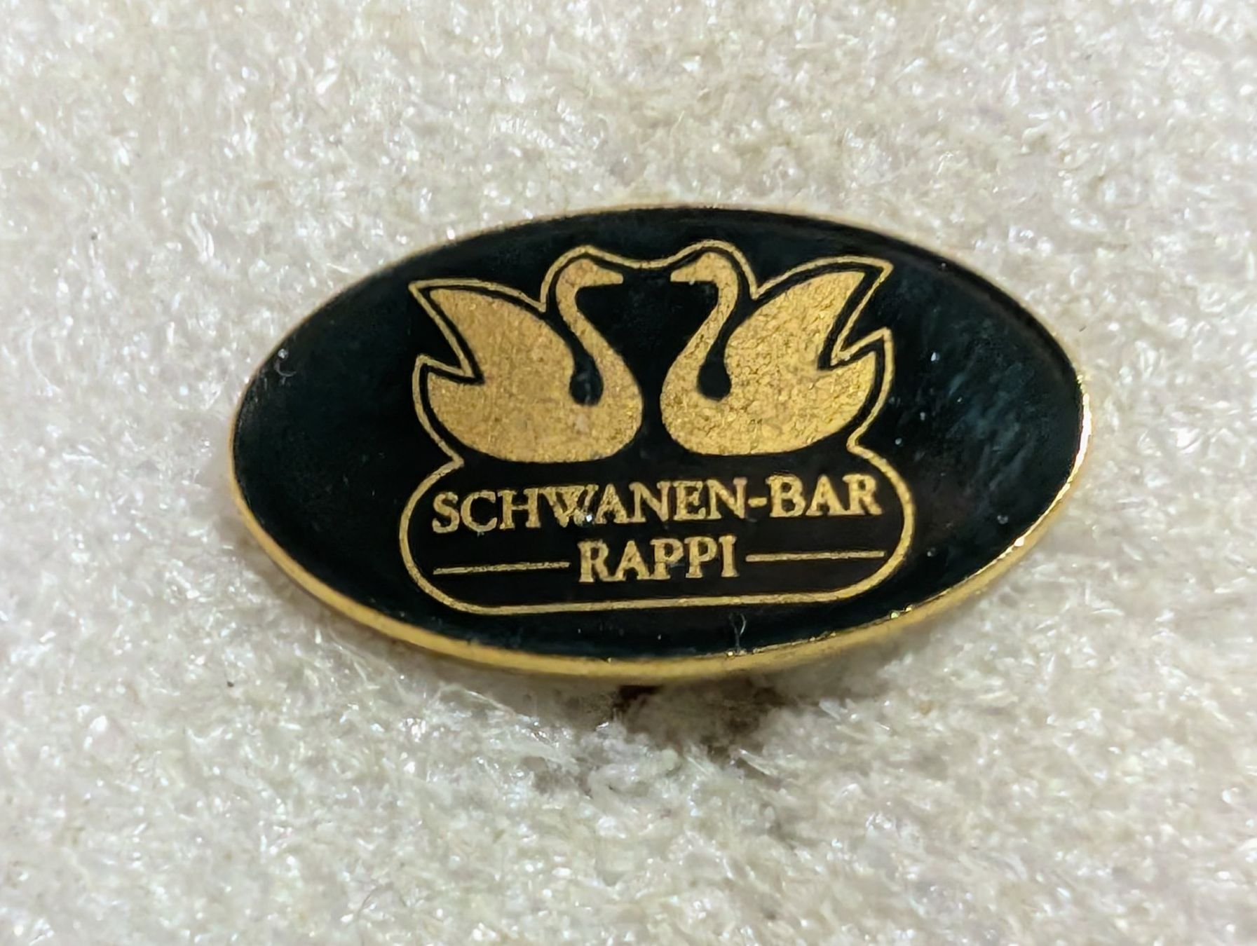 Placchette & Badge: Ansteckpin 211: Schwanen Bar Rappi – Usato da Oppligen venduto da Pin-Fall-Shop