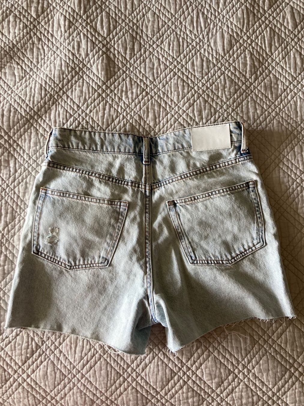 H&M Jeans: Short en jeans – Neuf (Voir description) à Lausanne par shabnam.t 1