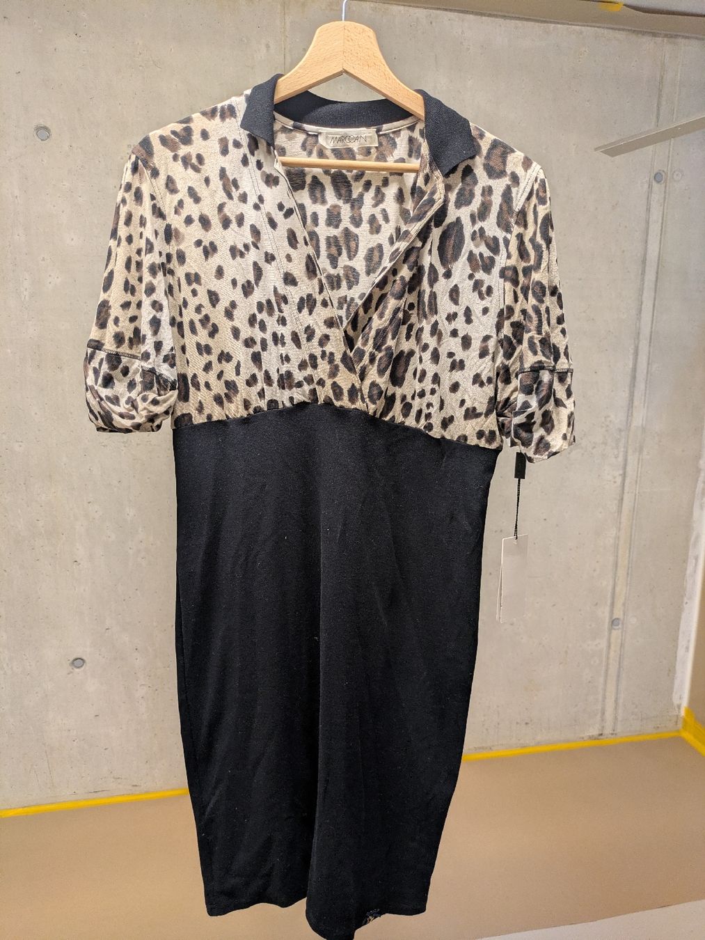 Marc Cain Vestiti: Marc Cain Kleid Grösse im Leo Look – Nuovo (secondo la descrizione) da Ins venduto da Jacy1 1