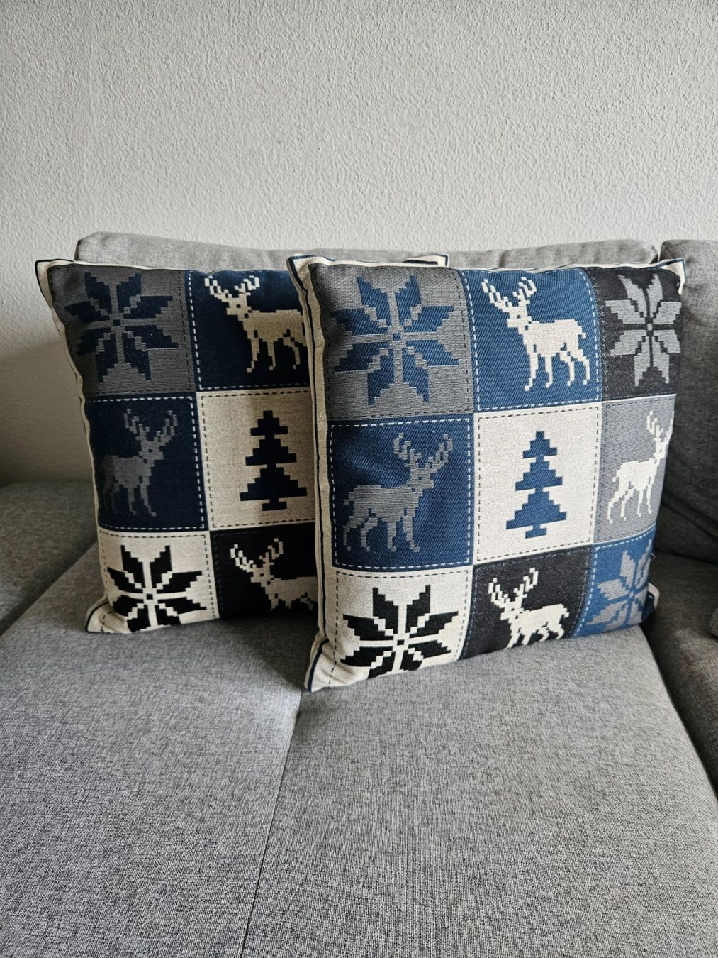 Cuscini: 2 Kissenhüllen Winter Hirsch Deko blau grau weiss Sticker... – Nuovo (secondo la descrizione) da Basel venduto da Anghkorwatt