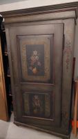 Antiker Bauernschrank bemalt