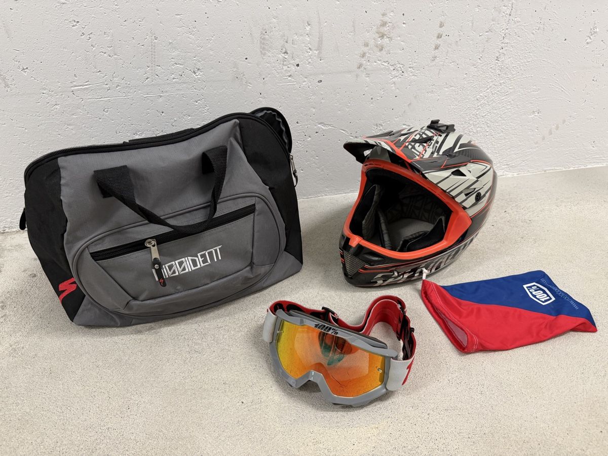 Specialized Casques: Downhillhelm + Brille von Specialized – D'occasion à Uster par anj_y5lz 2