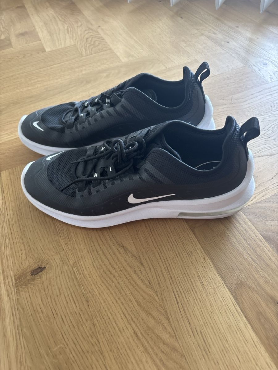 Nike Scarpe da uomo: Nike Air Hallenschuhe, Grösse 42 – Nuovo (secondo la descrizione) da Wohlen AG venduto da Michi761 1