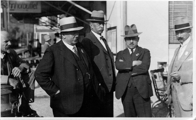 Cartes postales: Männer am BAHNHOFBUFFET – Neuf (Voir description) à Jona par philajona