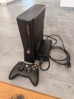 Xbox 360 Konsole mit Controller und Netzteil