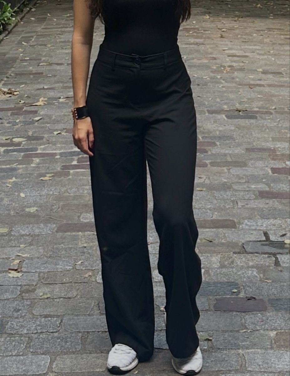 Bershka Pantaloni: Pantalon chic noir bershka – Usato da Hauterive NE venduto da ric_cx8j