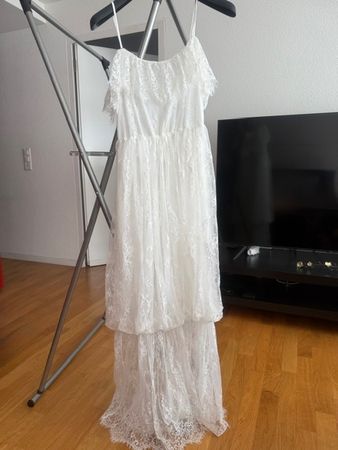 weißes Spitzenkleid